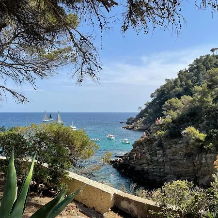 Maison Calanque De La Cron * كافالير سور مير